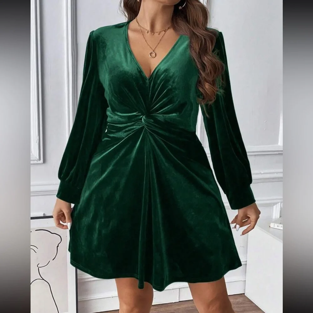 Luxe plus size twist front velvet dress - Picture 4 of 15